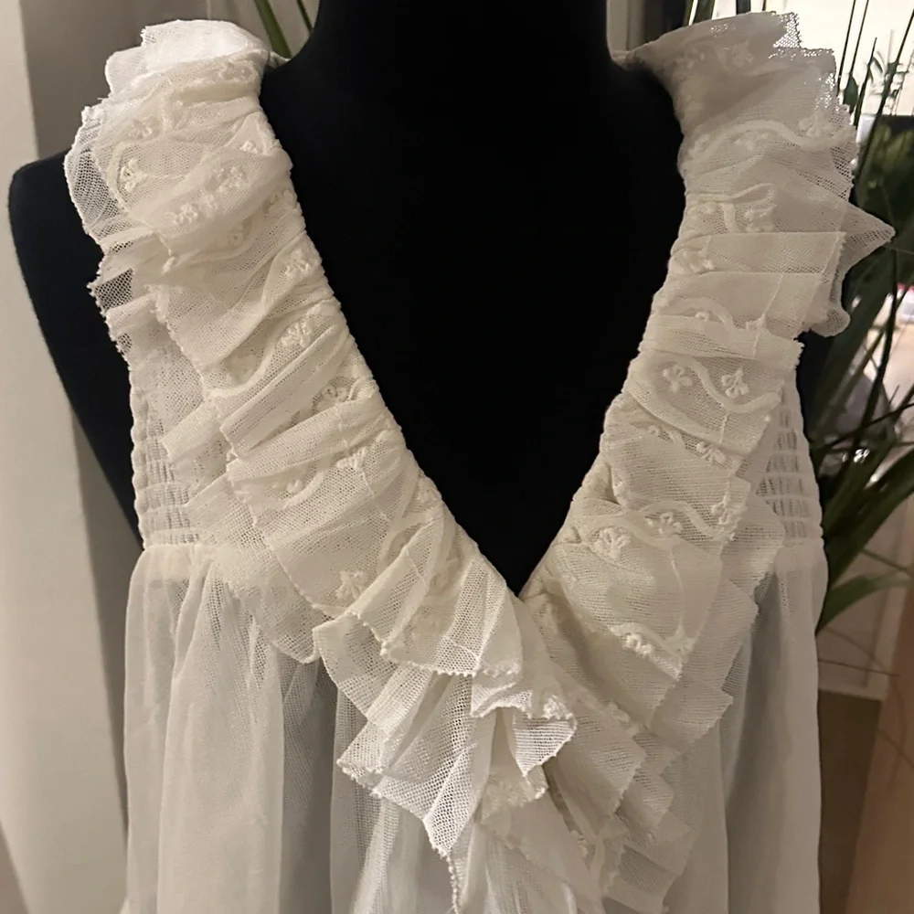 BNWT Anthropologie Sheer Ruffle Elegant Cream Ruffled Sleeveless Top - L - Picture 9 of 16